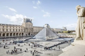 Luvr muzeyi kapılarını ziyarətçilərinə bağladı - SƏBƏB