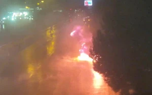 Yasamalda avtomobil yandı - Sıxlıq yarandı