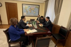 Hikmət Hacıyev Qazaxıstan səfiri ilə görüşdü