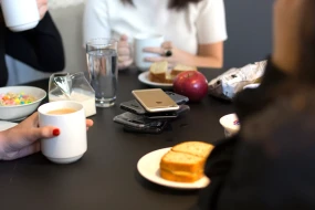 Restorandan 2 ədəd mobil telefon oğurlandı