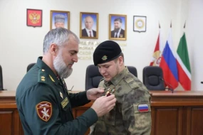 Ramzan Kadırovun oğlu qəzadan sonra medalla təltif edildi 