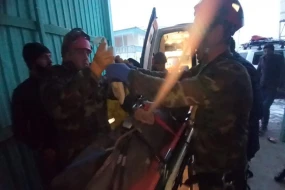 Köməksiz vəziyyətdə qalan kənd sakini xilas edildi - FOTO