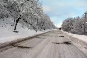 Qar Ağsu aşırımında nəqliyyatın hərəkətini&nbsp;iflic etdi