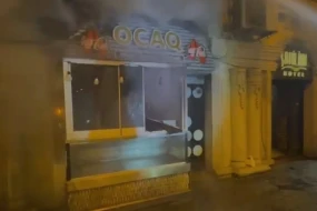 Bakının mərkəzində yanğın oldu - Polis belə müdaxilə etdi - VİDEO