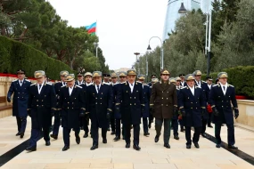 Baş Prokurorluğun kollektivi Şəhidlər xiyabanında - FOTOLAR