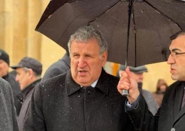 İsa Həbibbəyli yayılan görüntüsündən danışdı - \"Mənim heç vaxt çətirim olmayıb\"