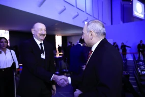 Prezidentlə Paşinyan Davosda bir araya gəldi