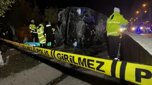 Avtobus aşdı - 8 yaralı var