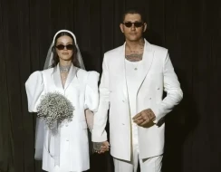 Türkiyəli məşhur aktrisa qızının ilk fotosunu paylaşdı