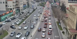 Bakının bu küçələrində sıxlıq var