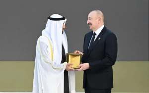 Prezidentə mükafat təqdim olundu - FOTOLAR