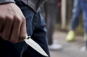 14 yaşlı şagird 60 yaşlı müəllimini bıçaqladı - DƏHŞƏT