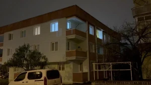 Bacısını və bacısı oğlunu bıçaqlayan dayı özünü binadan atdı&nbsp;