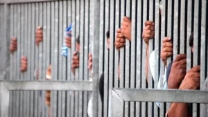 Xamenei məhkumları əfv etdi