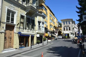 Maşını saxlayıb yolun ortasında oynadı:&nbsp;Dəlixanaya yerləşdirildi - FOTO