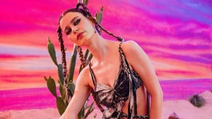 Beren Saat musiqi dünyasına girdi - İlk mahnısını yayımladı / VİDEO