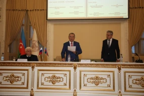 Ramiz Mehdiyevin Rusiyaya zəng edərək danışdığı qadın kimdir?