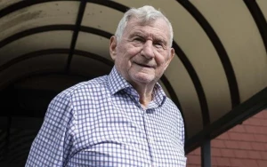 Məşhur məşqçi oyun zamanı huşunu itirdi