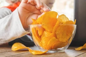 Çips paketlərindən həşərat çıxır? - VİDEO