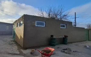 Tarixi məscidin divarlarına suvaq vurdular - FOTOLAR