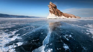 Dünyanın ən dərin gölündə tur avtobusu batdı