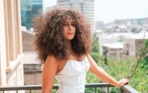 Prokurorluğa çağırılan Çelsi ölkədən QAÇDI