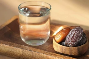 İmsak vaxtı azan oxunarkən su içmək orucu pozur?