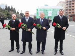 Vəkillər Kollegiyasının rəhbərliyi Xocalı soyqırımı abidəsini ziyarət edib