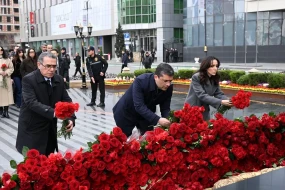 MEDİA-nın kollektivi \"Ana harayı\" abidəsini ziyarət etdi - FOTOLAR