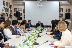 Beynəlxalq Multikulturalizm Məktəbinin iştirakçıları Kamal Abdulla ilə görüşdülər - FOTOLAR