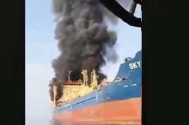 Oman sahillərində neft tankeri vuruldu