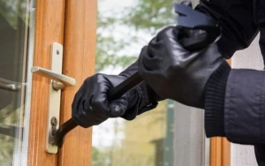 Qohumunun 28 min manatını oğurladı - Saxlanıldı