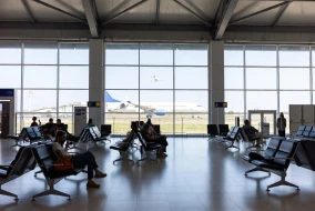 Dubay aeroportu vuruldu - Təyyarələr havada qaldı&nbsp;