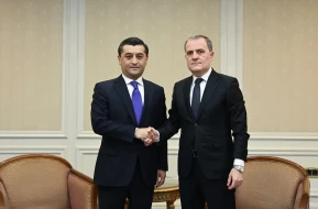 Ceyhun Bayramov özbəkistanlı həmkarı ilə görüşdü