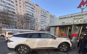 Moskvada Azərbaycan səfirliyinə məxsus maşın qəzaya düşüb