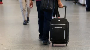 Marketdə qan daman çamadanla gəzərək görənləri dəhşətə saldı - FOTO