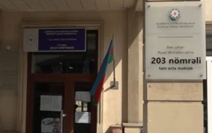 Bakıda məktəbdə şagird bıçaqlandı - VİDEO