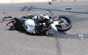 &nbsp;Bakıda moped divara çırpıldı - Sürücü öldü