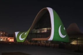 Heydər Əliyev Mərkəzi Pakistan bayrağı ilə proyeksiya olundu