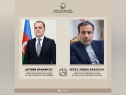 Ceyhun Bayramov iranlı həmkarı ilə müzakirə apardı