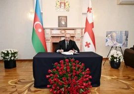 Prezident Gürcüstanın Azərbaycandakı səfirliyində oldu - Başsağlığı verdi
