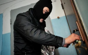 Sabunçuda evdən 6300 dollar oğurlayan şəxs saxlanıldı