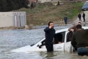 Bakı–Sumqayıt yolunda maşın gölməçəyə düşdü - FOTO/VİDEO