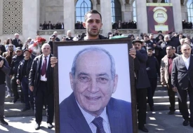 “Nə Rasim? Mən tətildəyəm” - Deputatlar vida mərasiminə niyə gəlmədi?