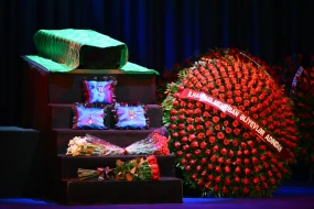 Prezidentlə xanımı vida mərasiminə əklil göndərdi