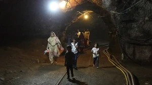 Pakistanda böyük çöküntü - Ölən və yaralananlar var