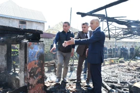 Masallıda baba və nəvə yanaraq öldü - İcra başçısı hadisə yerinə getdi