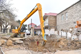 Kollektorun üzərində tikilən ev söküldü -&nbsp;VİDEO/FOTO