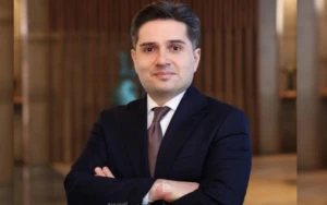 İşdən çıxarılan müavinə yeni vəzifə verildi