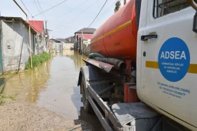 Yığılan yağış sularının kənarlaşdırılması işləri davam etdirilir - VİDEO